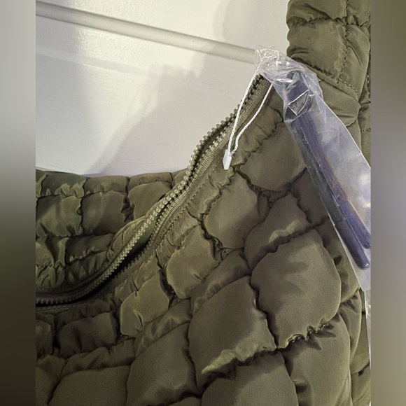 NWOT FP Movement x Free People Quilted Carryall in Army - Picture 9 of 9